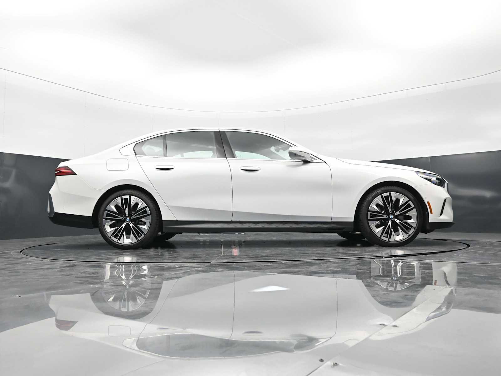 Used 2026 BMW 530i RWD image 27