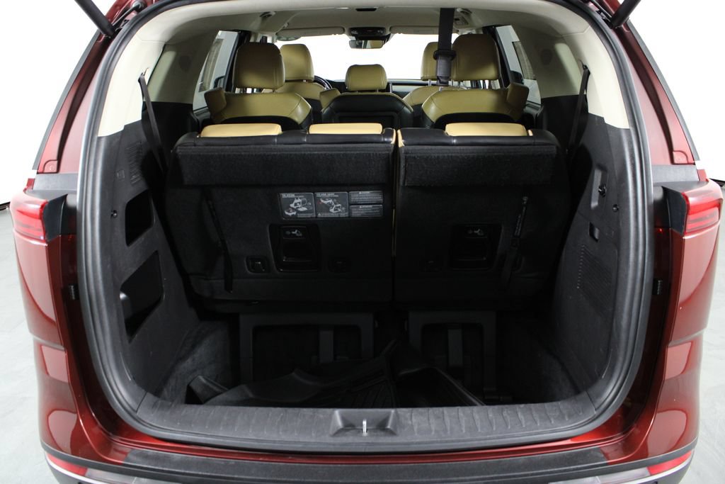 Used 2022 Kia Carnival EX FWD image 16