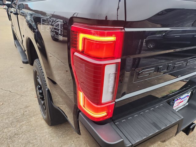 Used 2022 Ford F350 Lariat w/ Black Appearance Package image 5