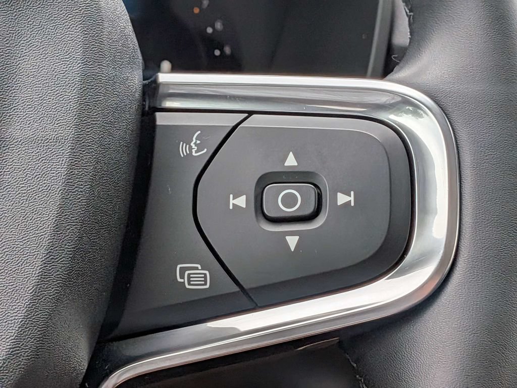 Certified 2023 Volvo XC40 B4 Plus w/ Protection Package Premier FWD image 34