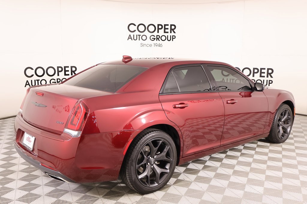 Used 2023 Chrysler 300 Touring w/ Sport Appearance Package image 19