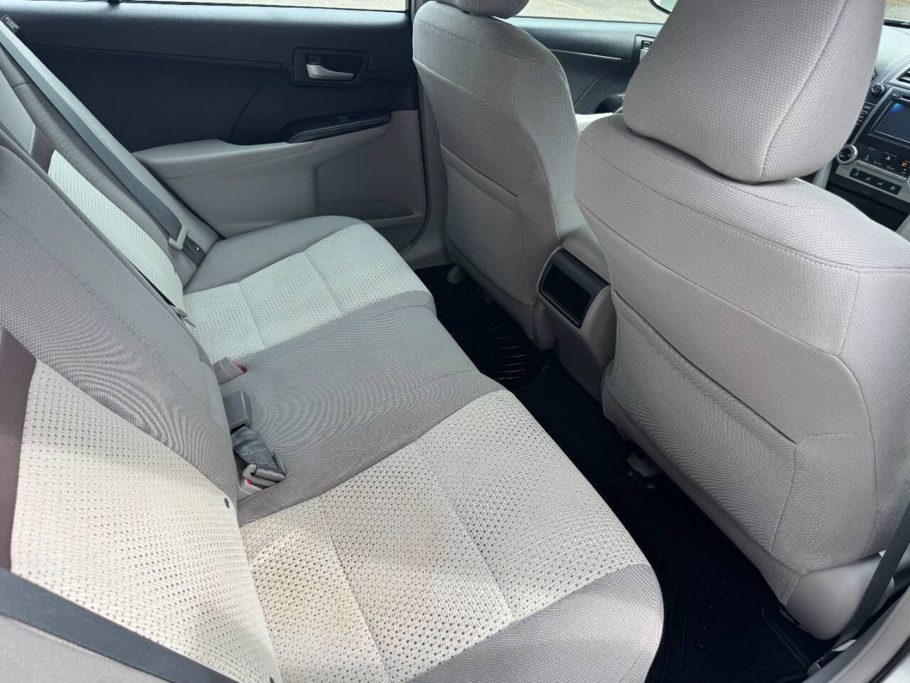 Used 2013 Toyota Camry LE FWD image 18