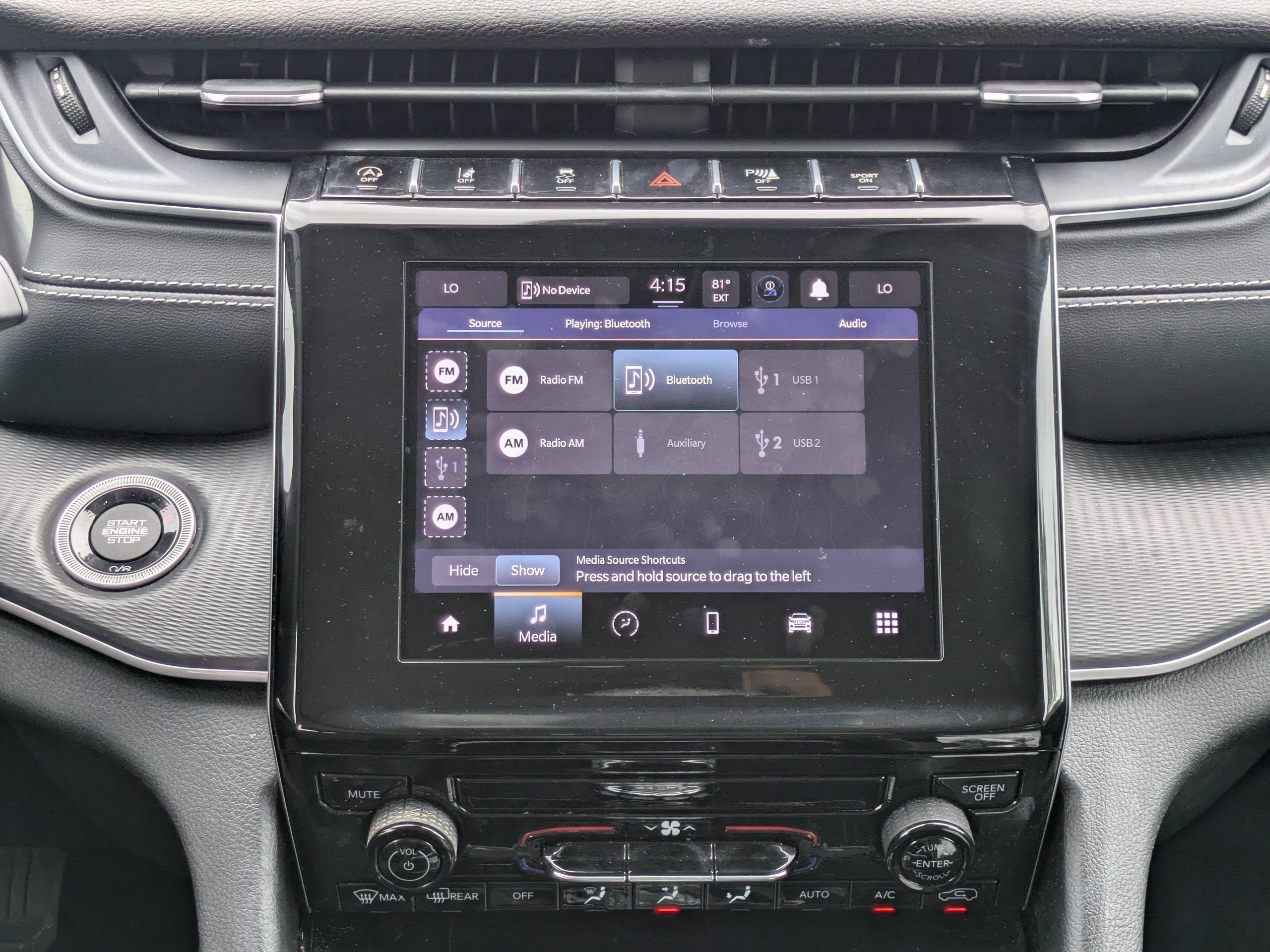 Used 2023 Jeep Grand Cherokee Laredo AWD/4WD image 17