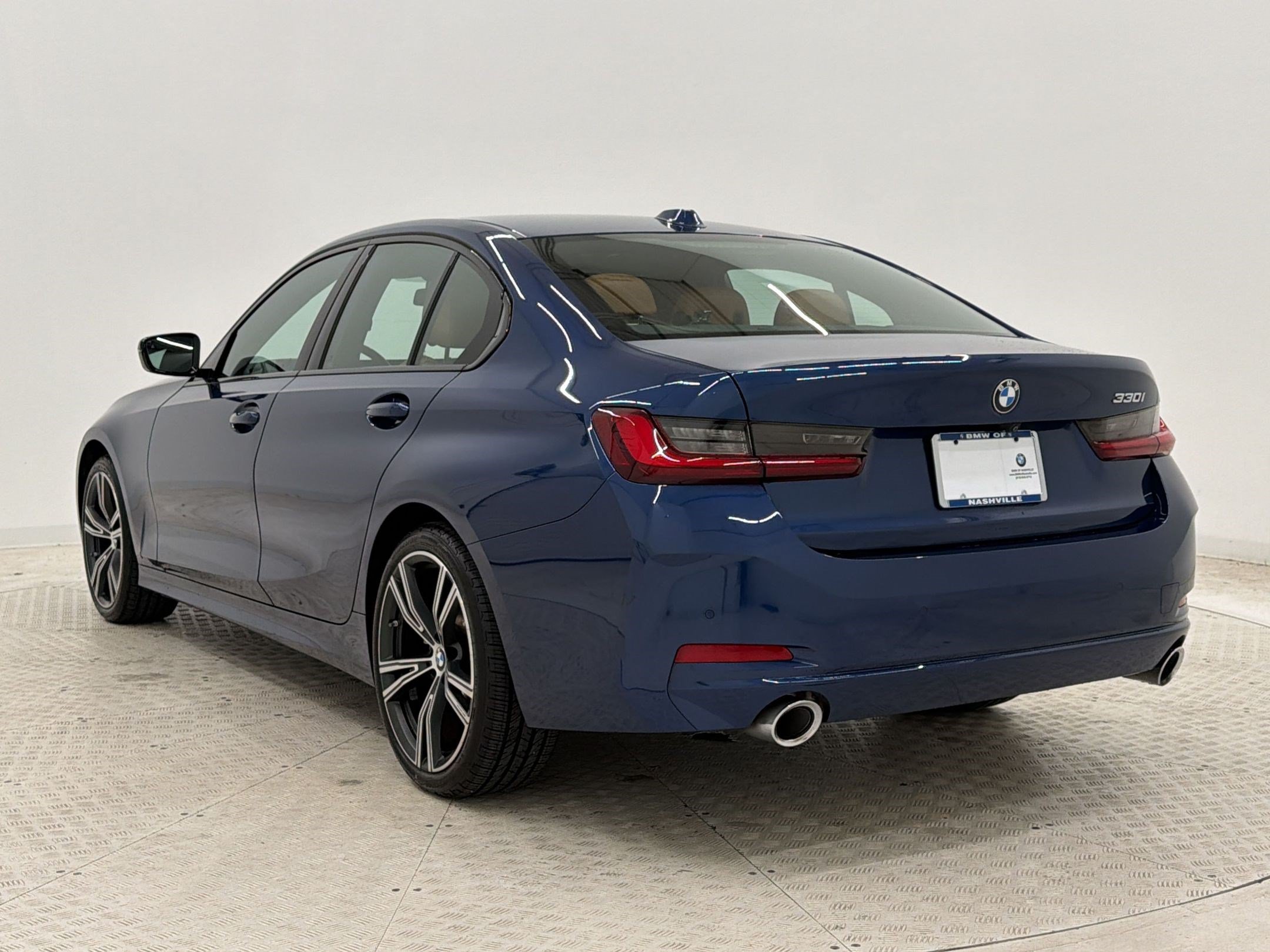 Used 2023 BMW 330i Sedan w/ Premium Package RWD image 3