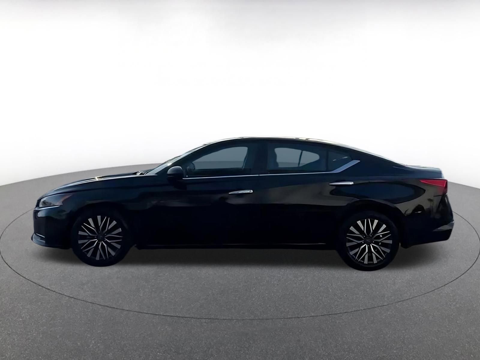 Used 2025 Nissan Altima 2.5 SV FWD image 8