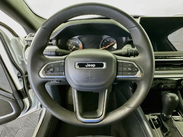 Used 2024 Jeep Compass Latitude AWD/4WD image 14
