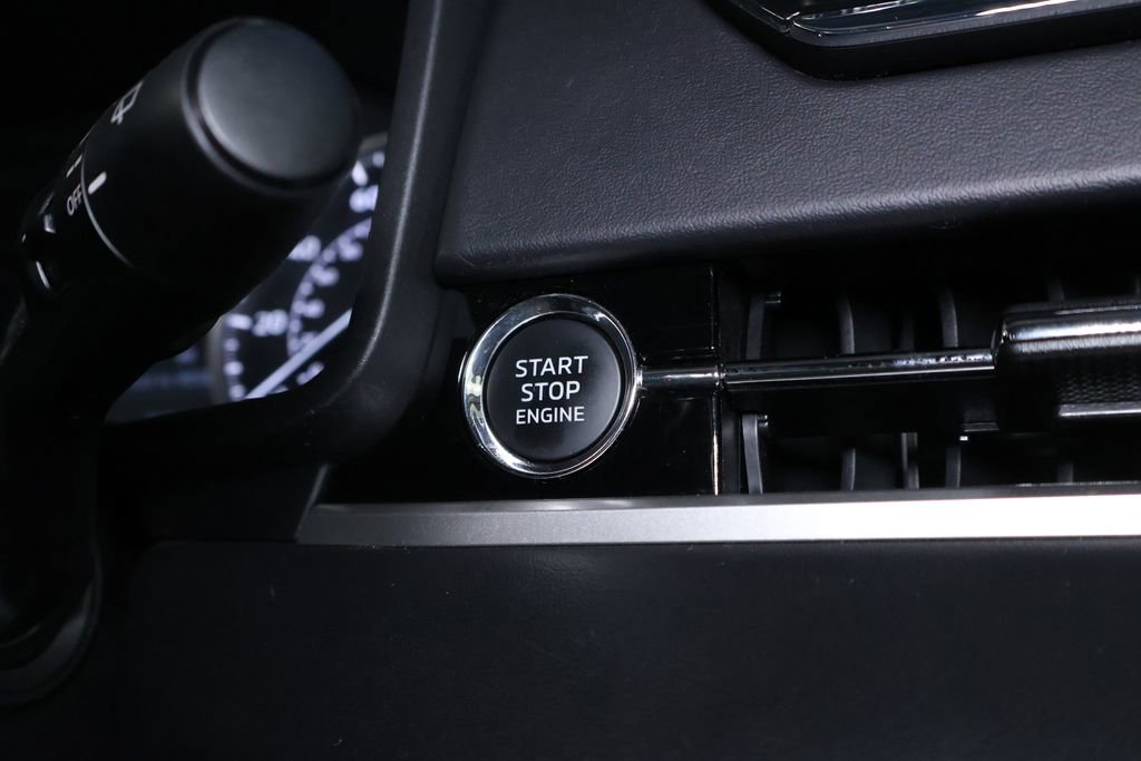 Used 2024 Mitsubishi Outlander SE Black Edition image 24