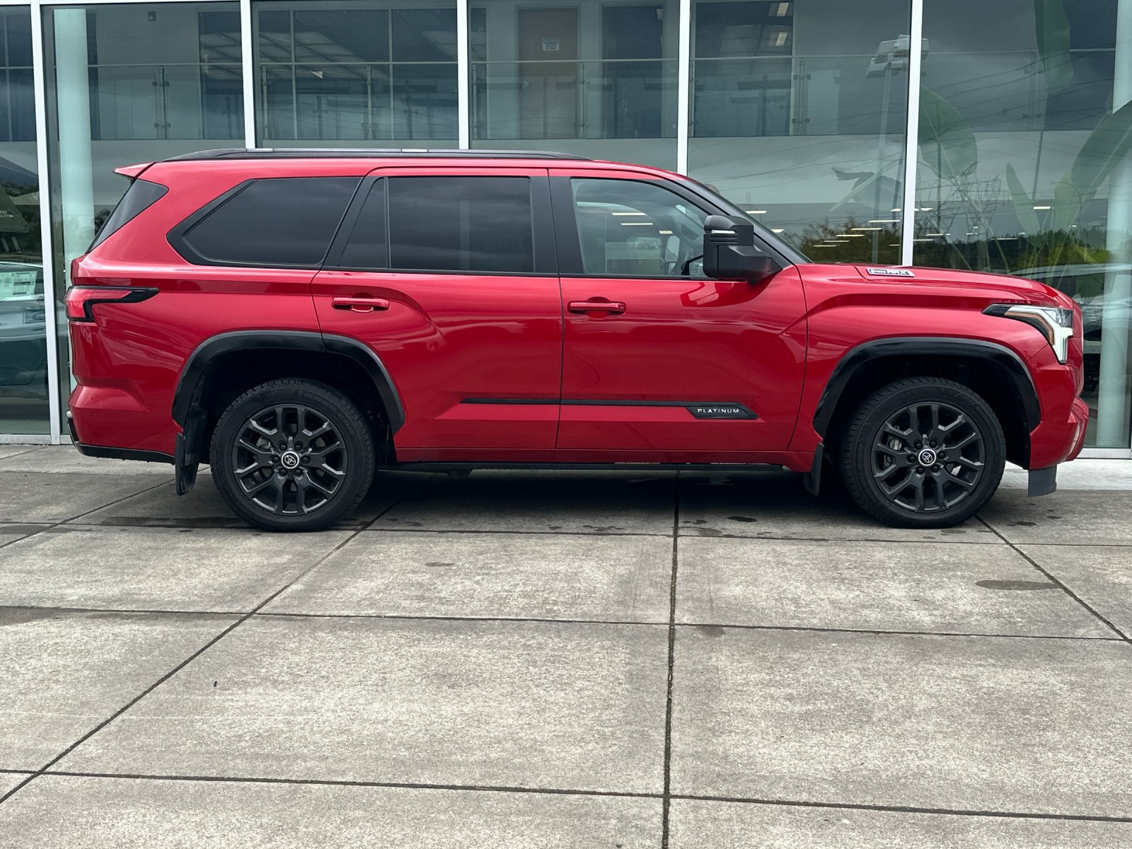 Used 2024 Toyota Sequoia Platinum AWD/4WD image 3