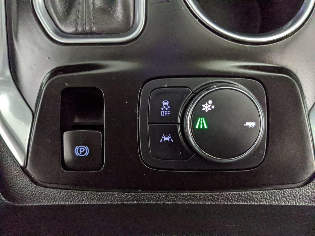Used 2020 Chevrolet Traverse RS w/ LPO, Floor Liner Package FWD image 10