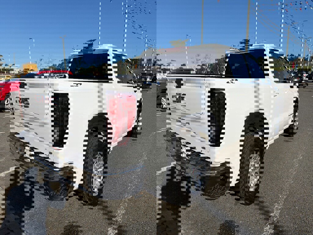 Used 2024 GMC Sierra 1500 SLE image 12