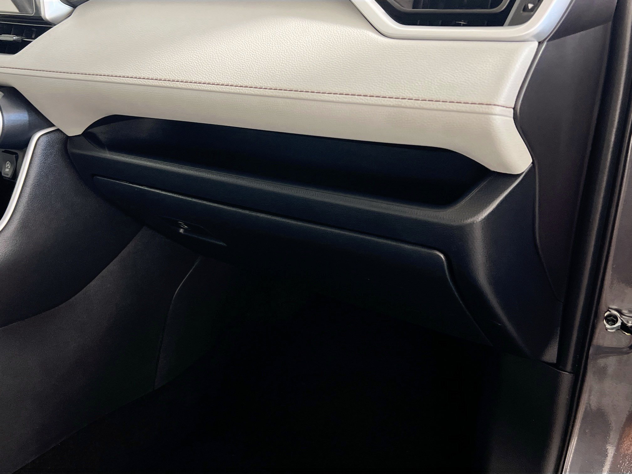 Used 2025 Toyota RAV4 XLE w/ Convenience Package FWD image 34