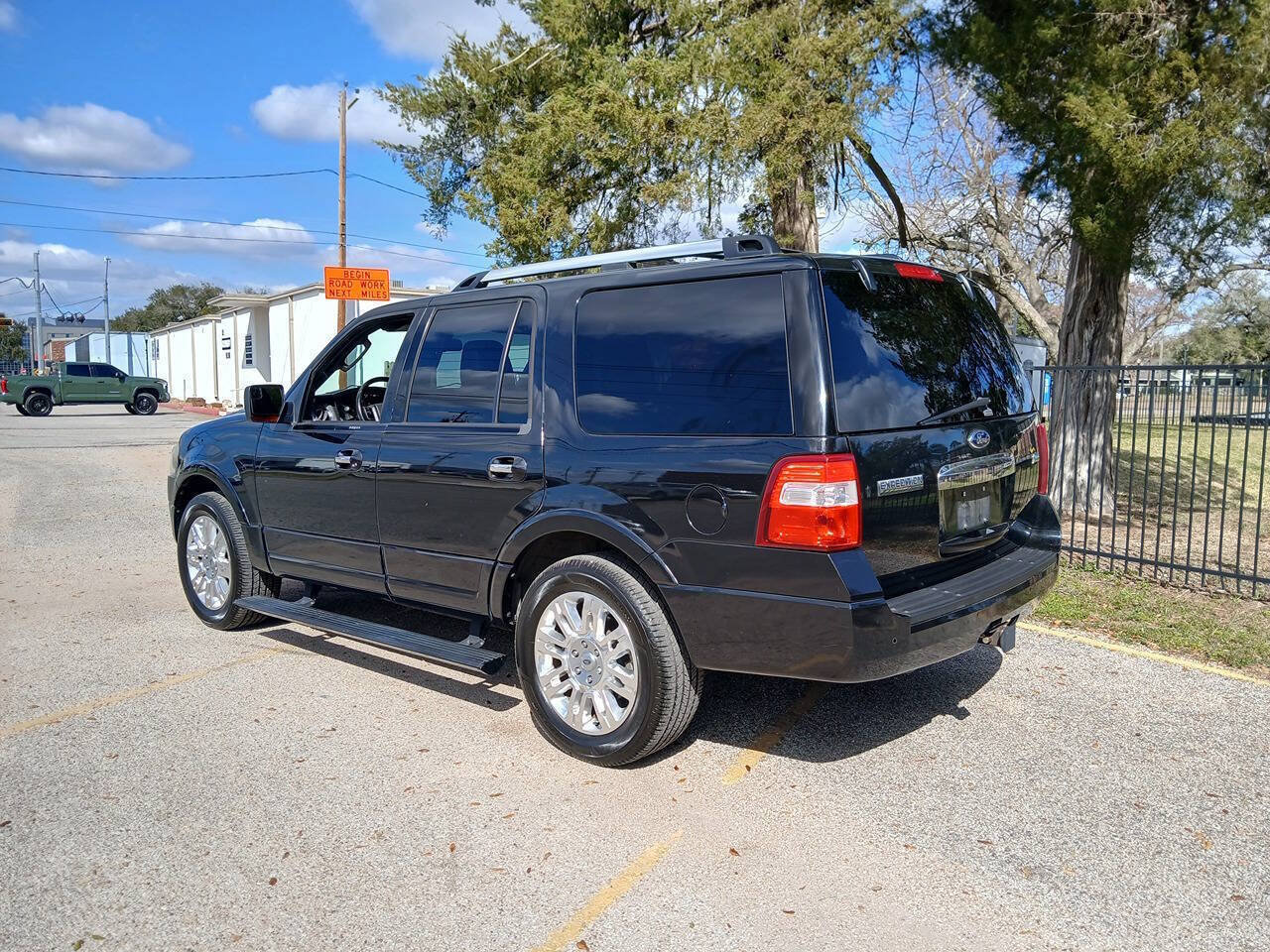 Used 2014 Ford Expedition Limited RWD image 7