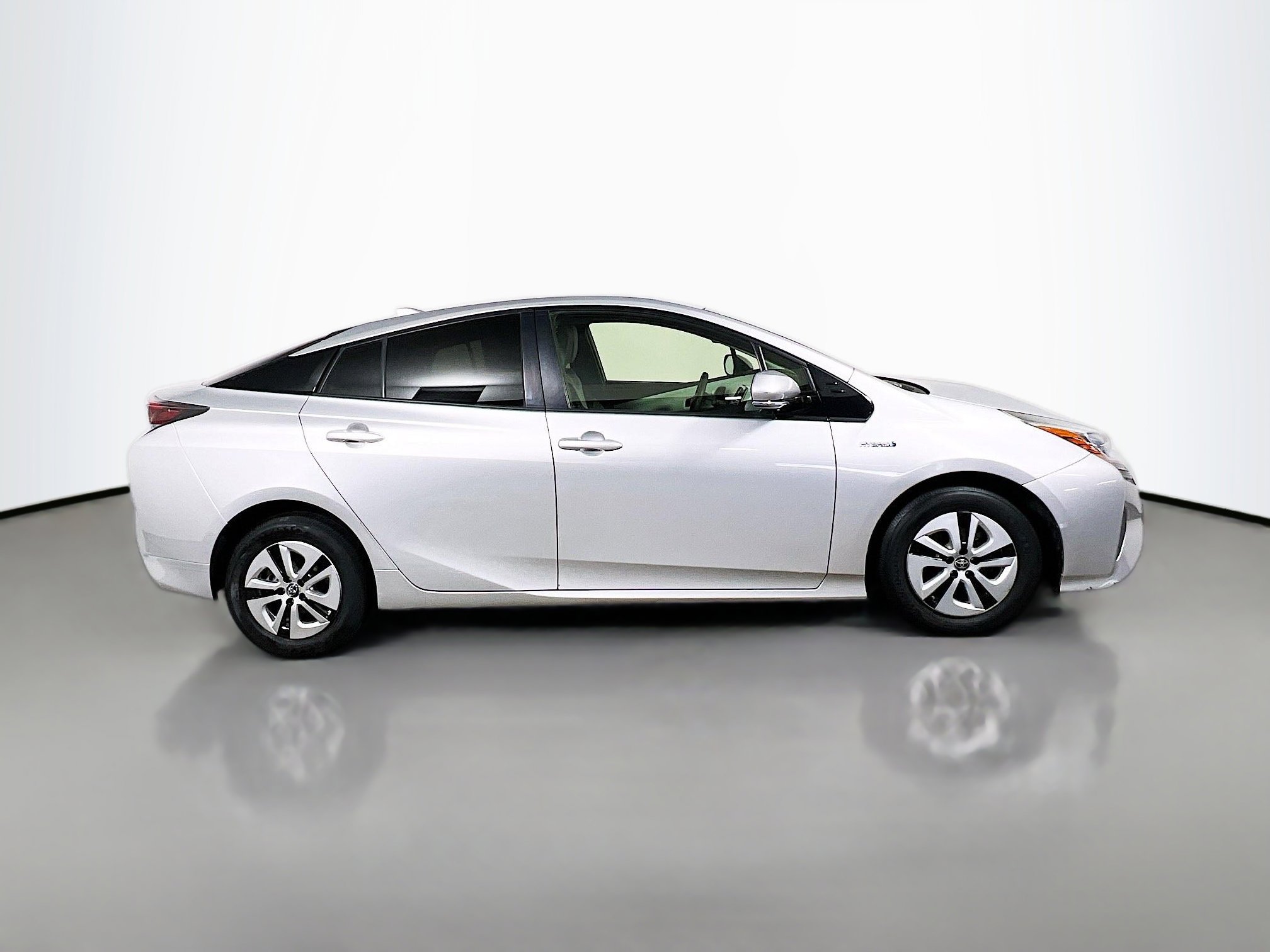 Used 2018 Toyota Prius Four image 3