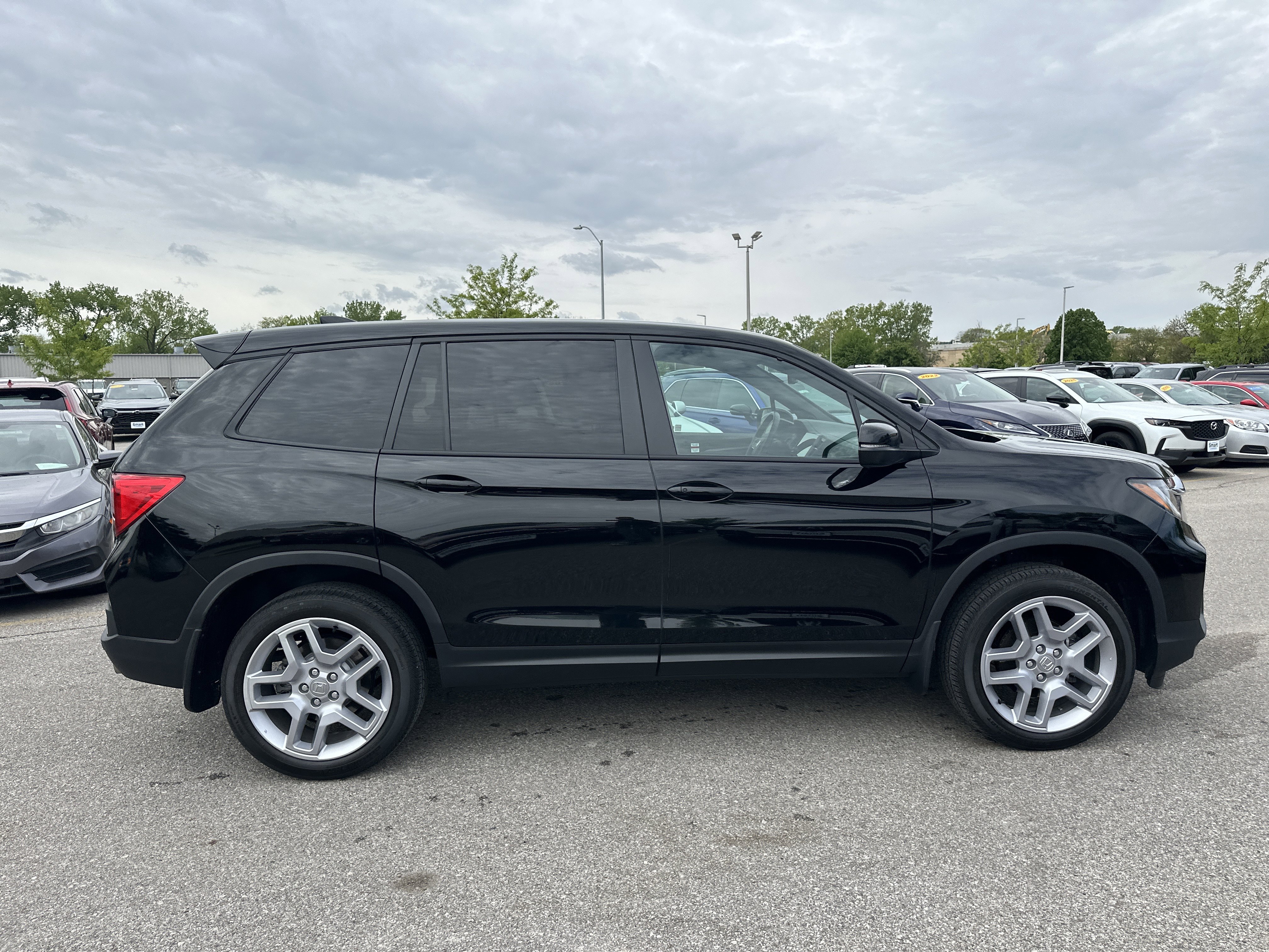 Used 2025 Honda Passport EX-L image 3