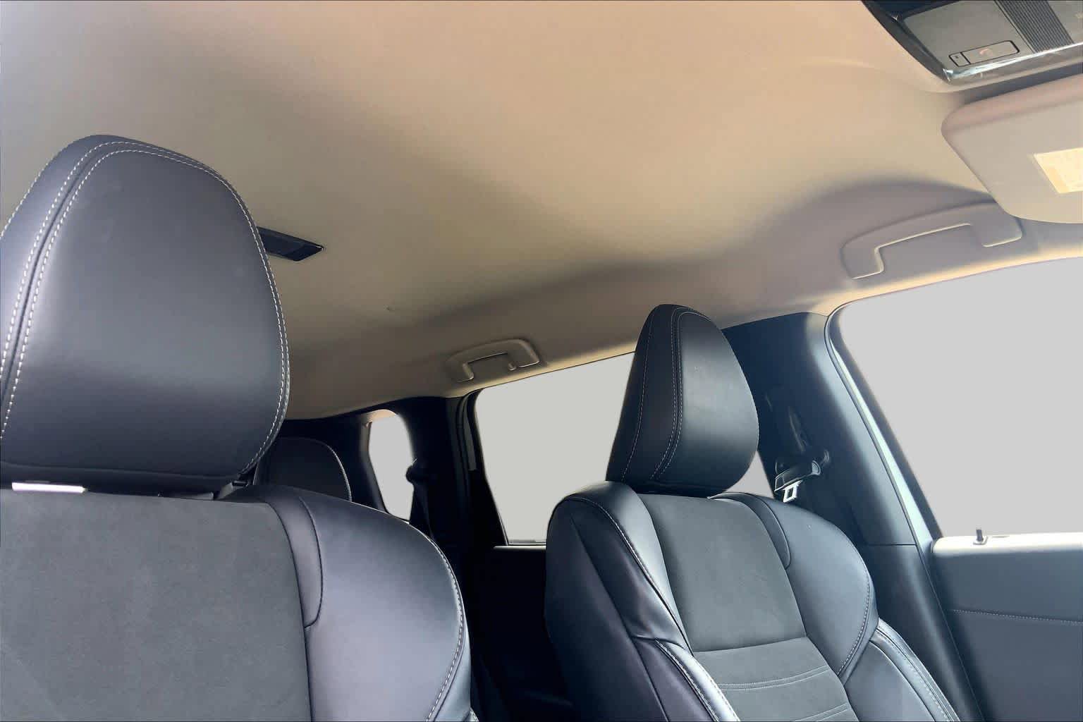 Used 2025 Mitsubishi Outlander SE FWD image 14
