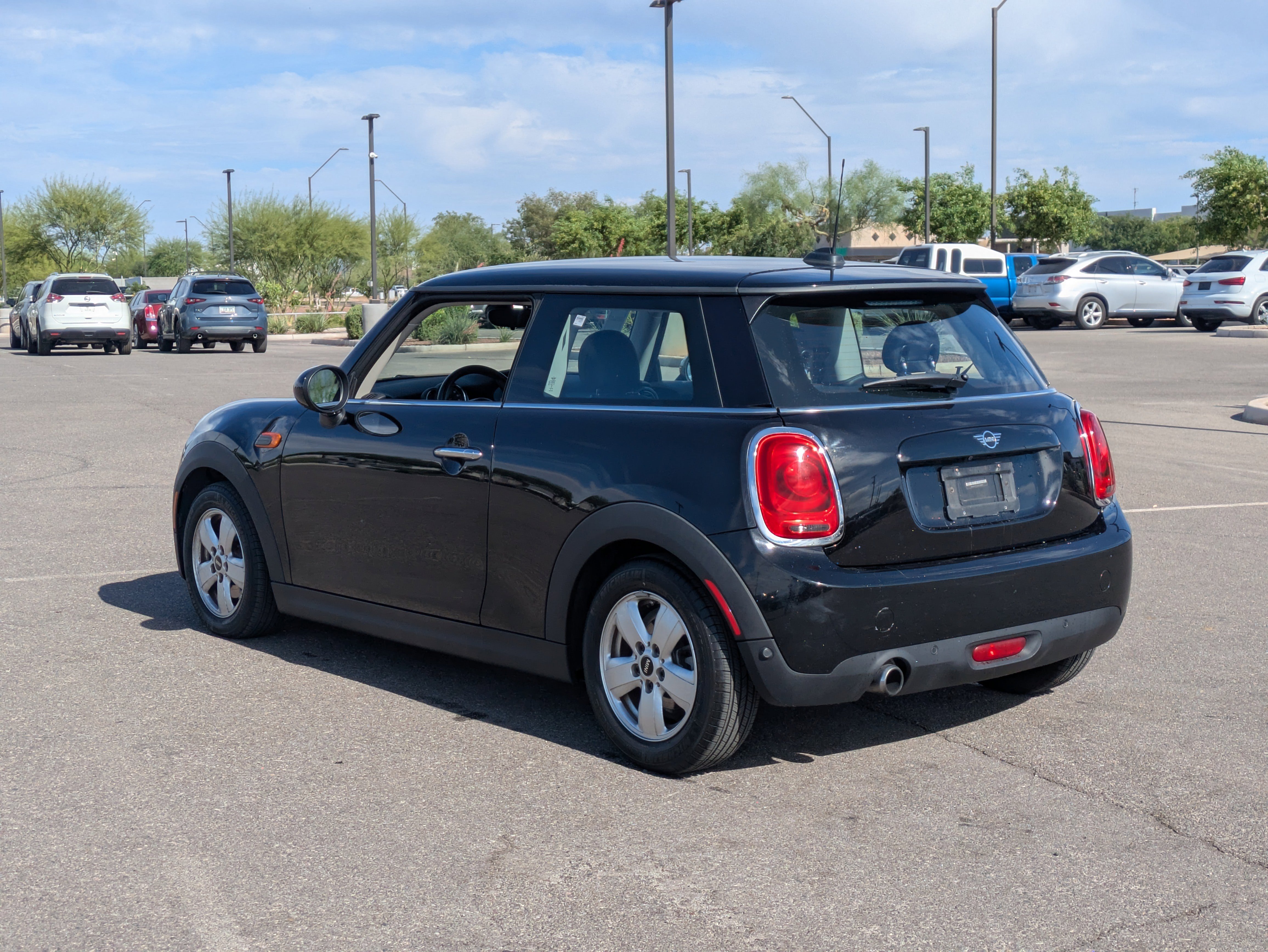 Used 2019 MINI Cooper 2-Door Hardtop image 3