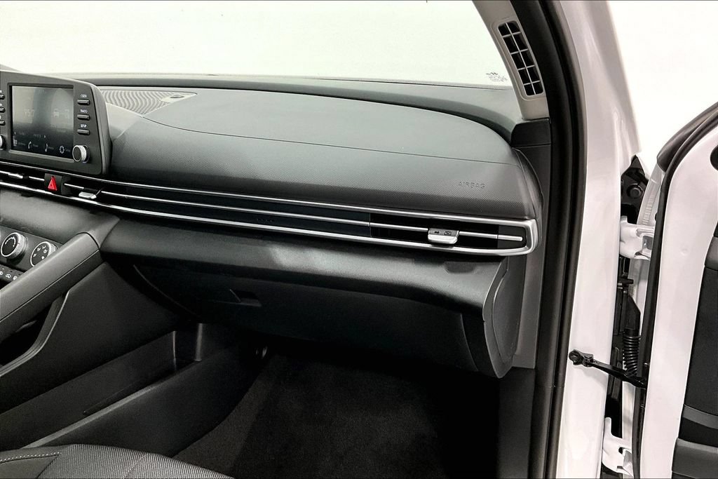 Used 2026 Hyundai Elantra SE FWD image 10
