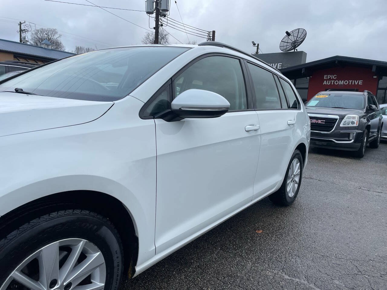 Used 2016 Volkswagen Golf S FWD image 9