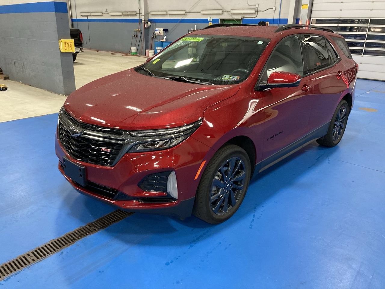 Used 2022 Chevrolet Equinox RS w/ Infotainment Package AWD/4WD image 3