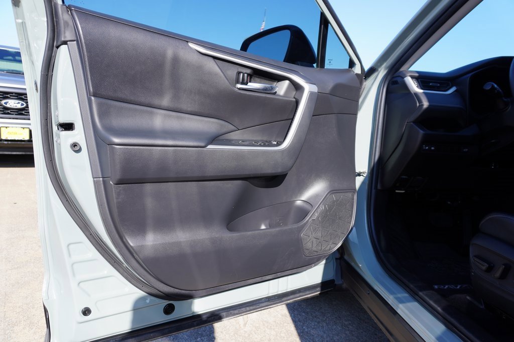 Used 2023 Toyota RAV4 XLE Premium image 8