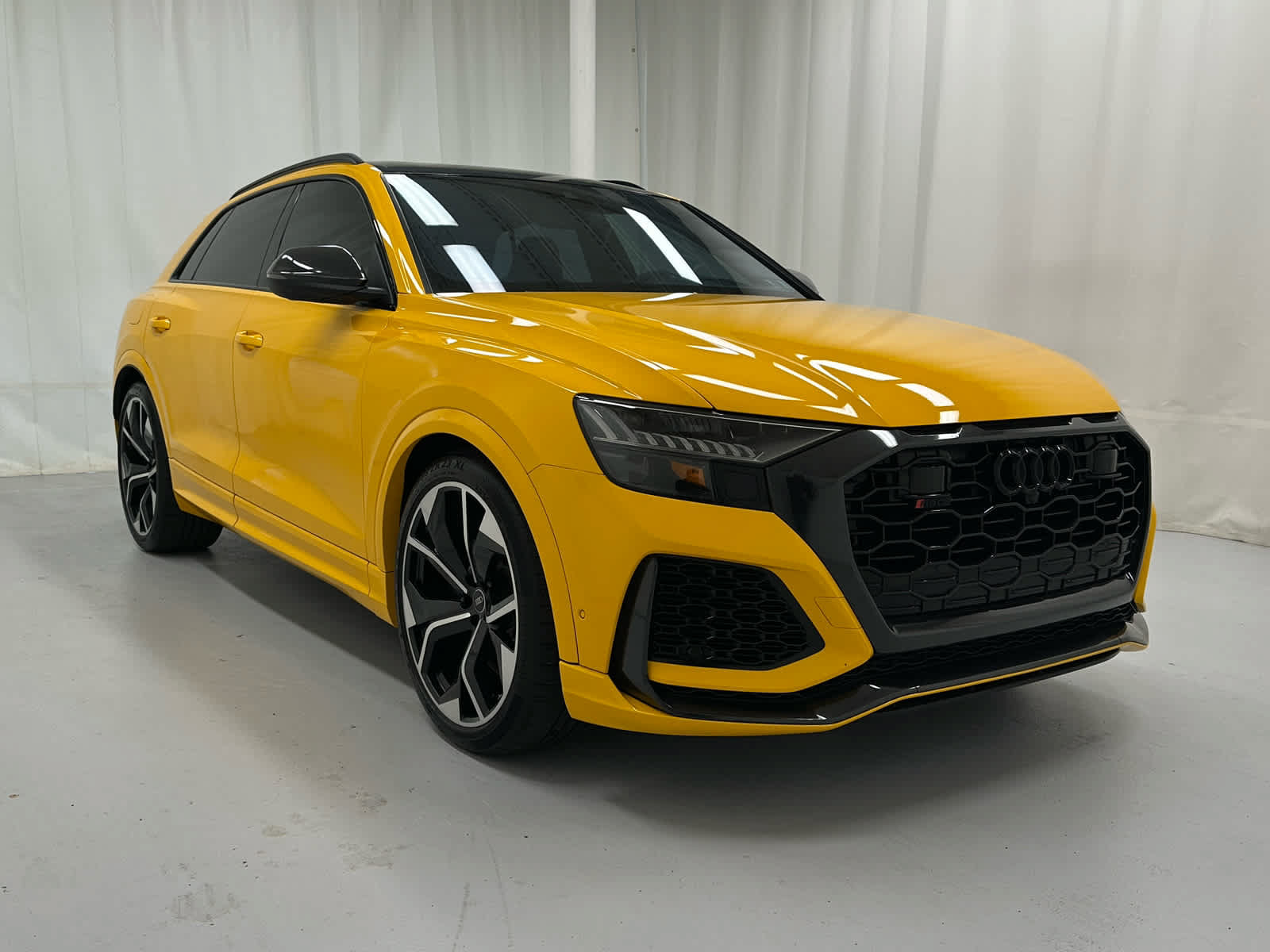 Used 2022 Audi RS Q8 AWD/4WD image 2