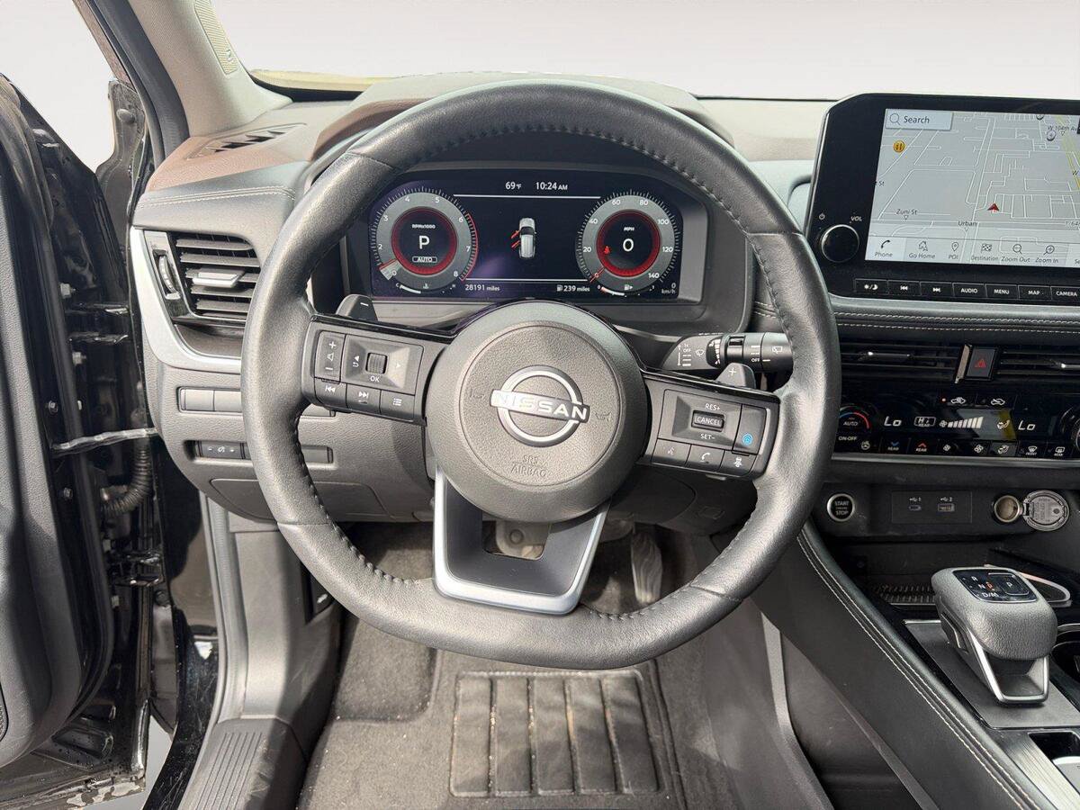 Used 2025 Nissan Pathfinder SV AWD/4WD image 12