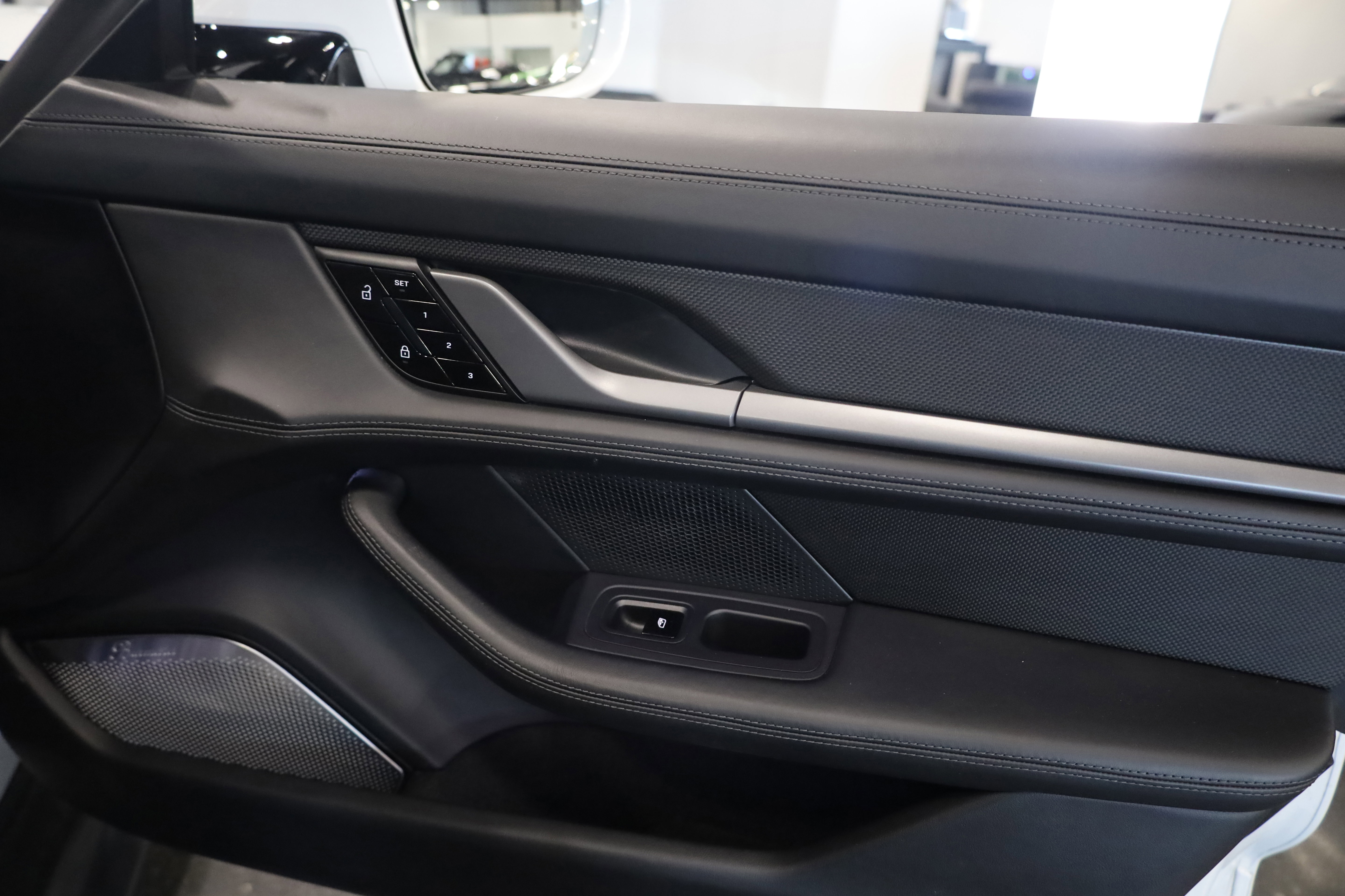 Used 2020 Porsche Taycan Turbo S image 41