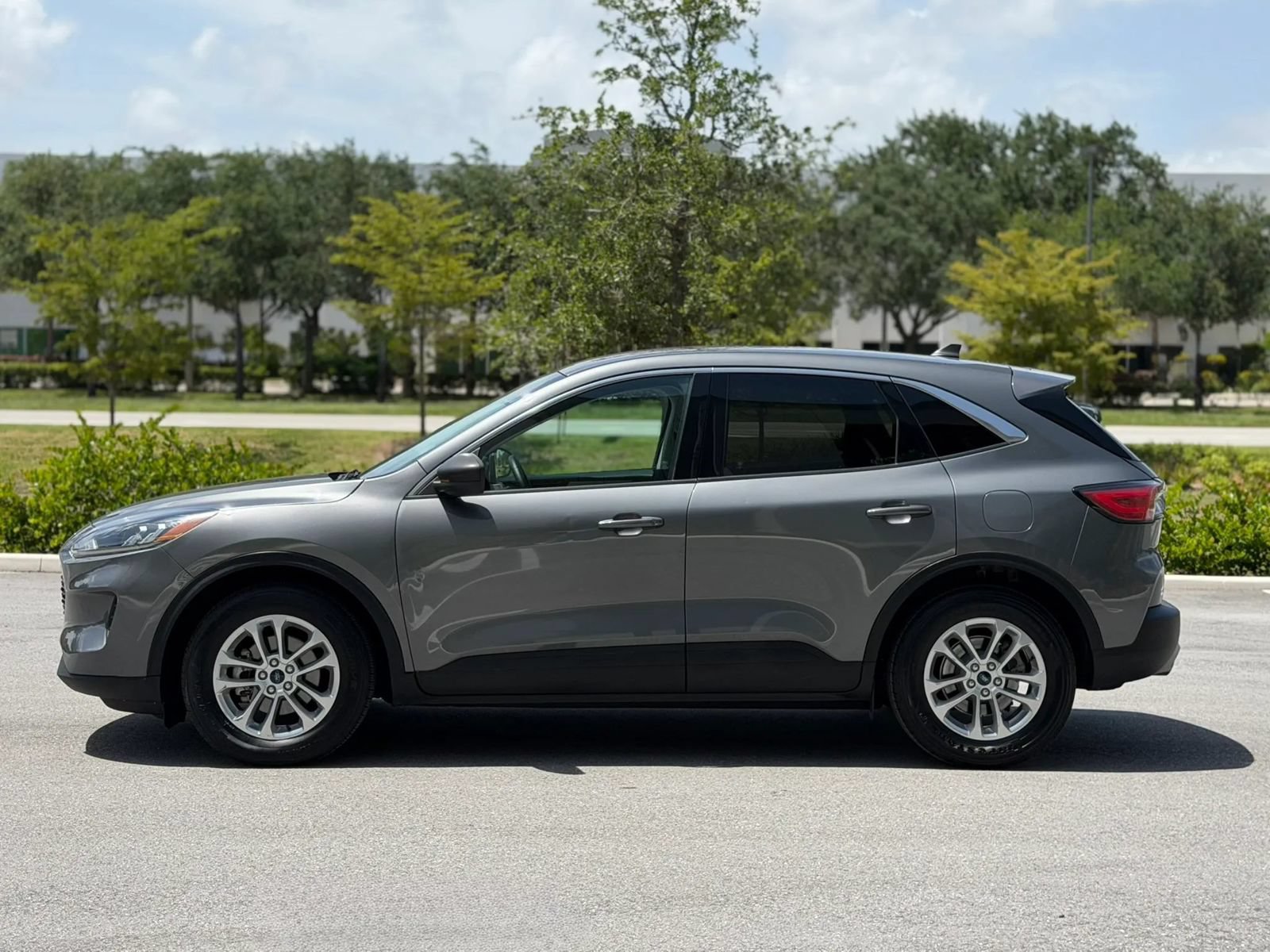 Used 2022 Ford Escape SE w/ Convenience Package FWD image 10