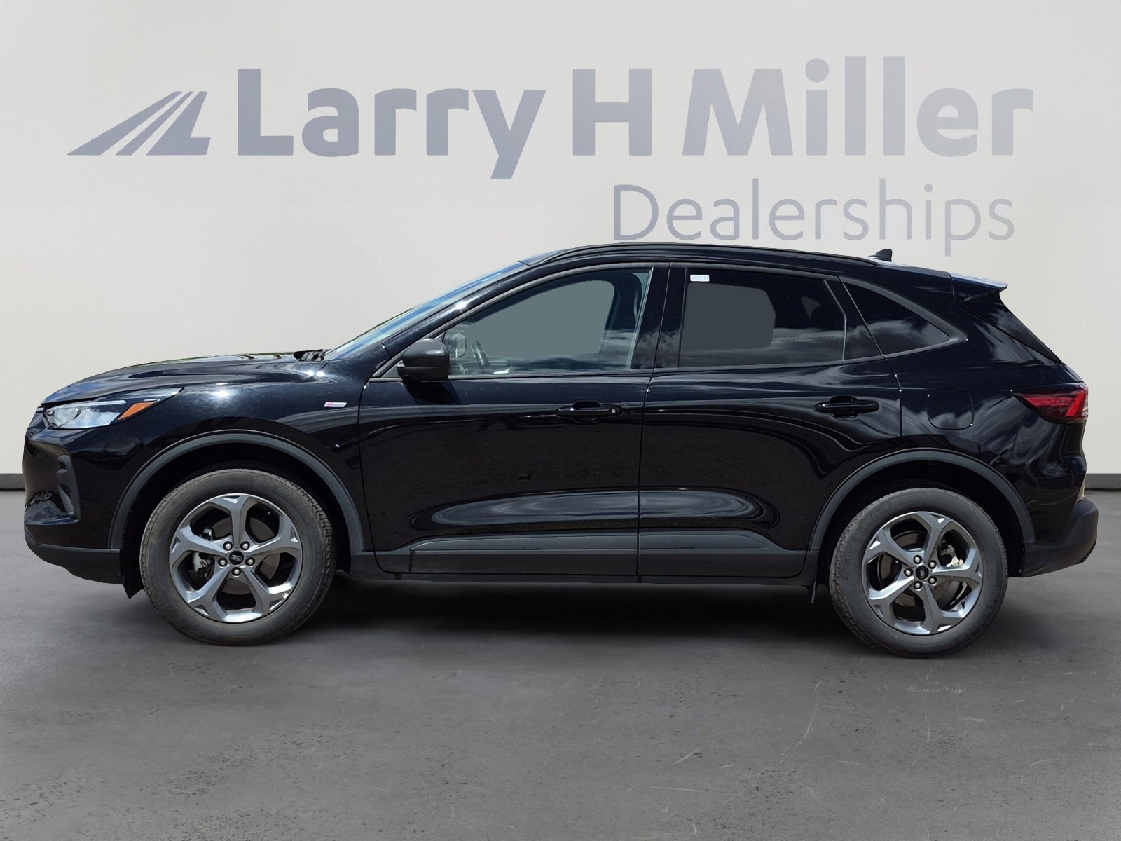 Used 2025 Ford Escape ST-Line image 2