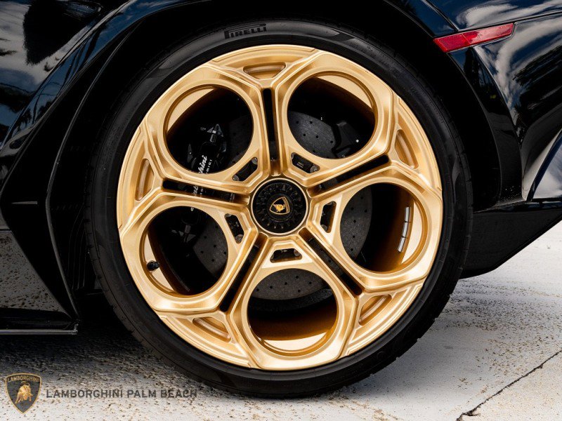 Used 2022 Lamborghini Aventador Countach image 39