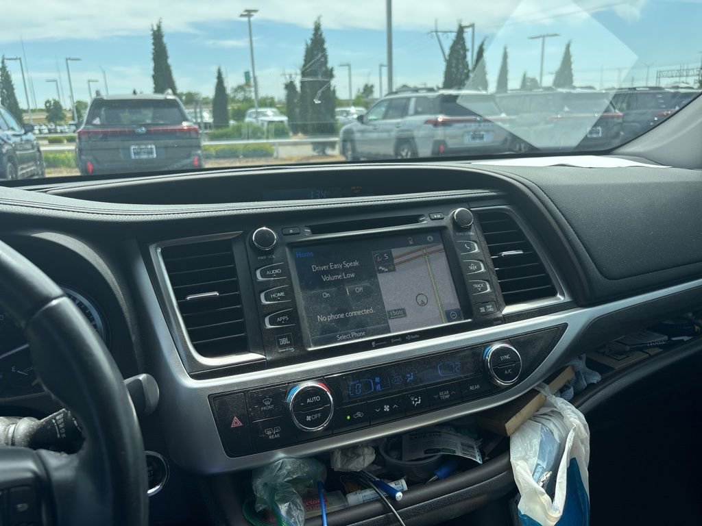 Used 2019 Toyota Highlander Limited FWD image 3