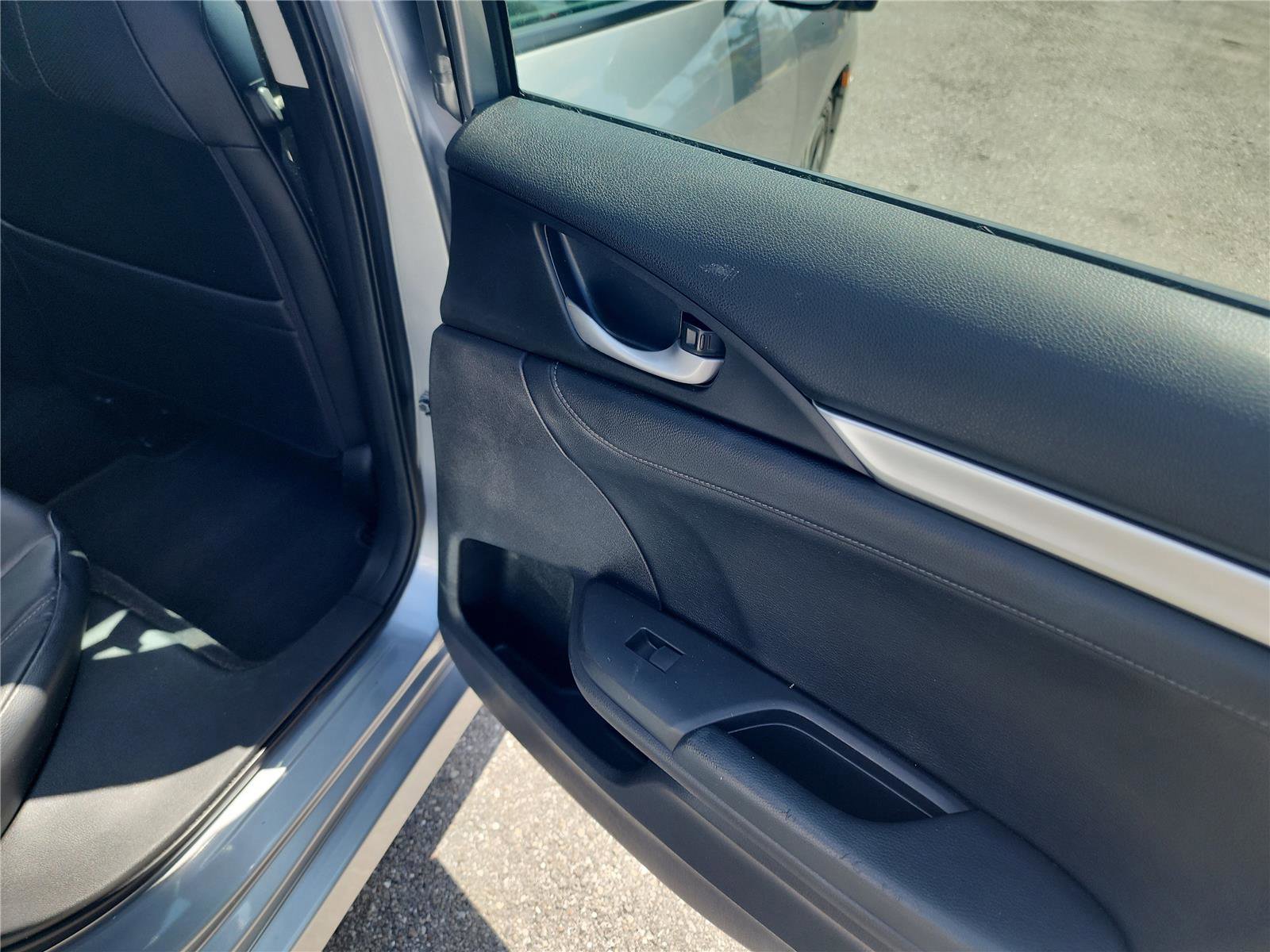 Used 2017 Honda Civic EX-L image 21