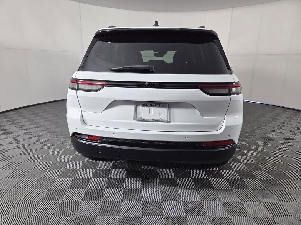 Certified 2023 Jeep Grand Cherokee Altitude image 5