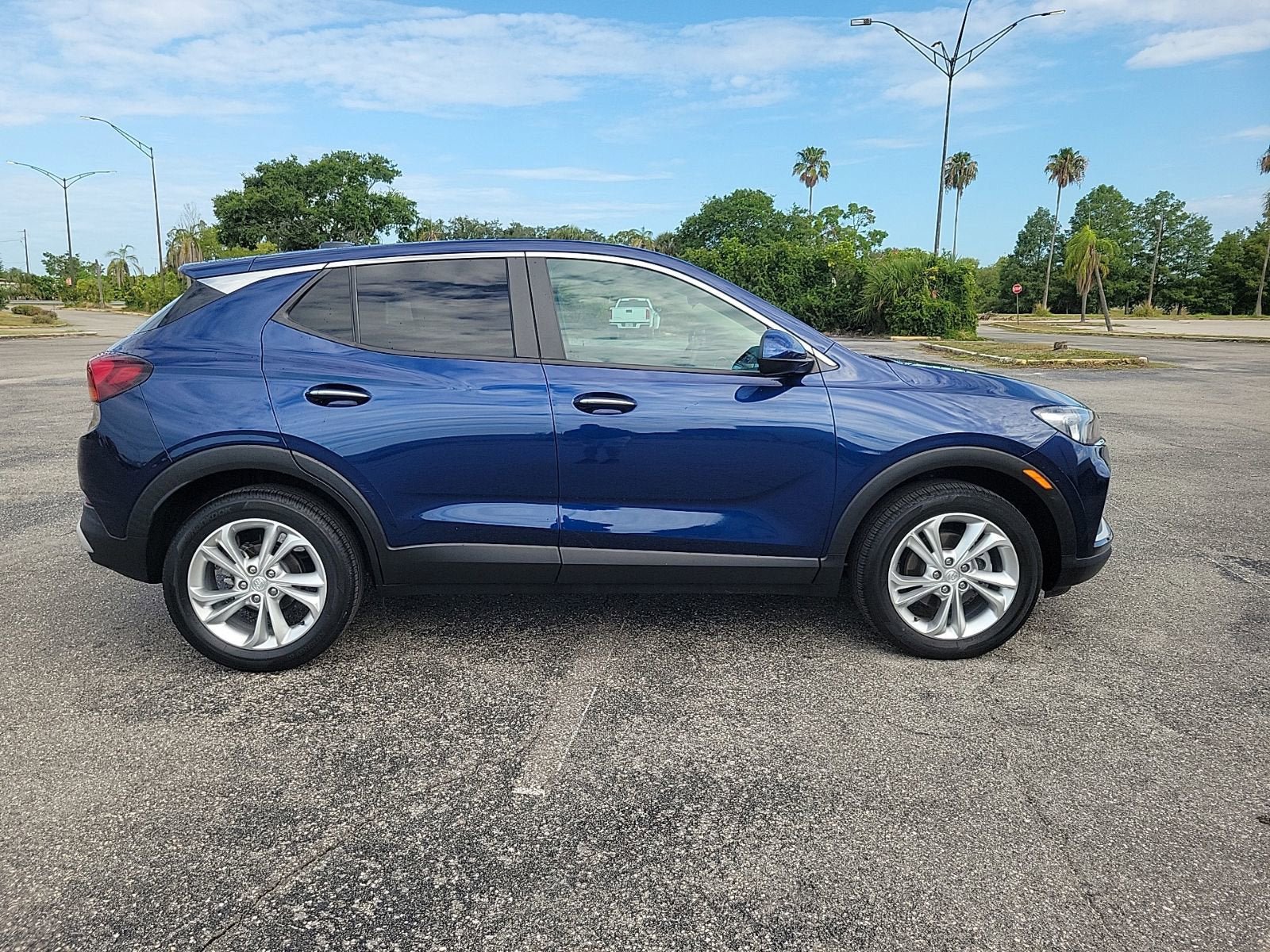 Used 2023 Buick Encore GX Preferred FWD image 4