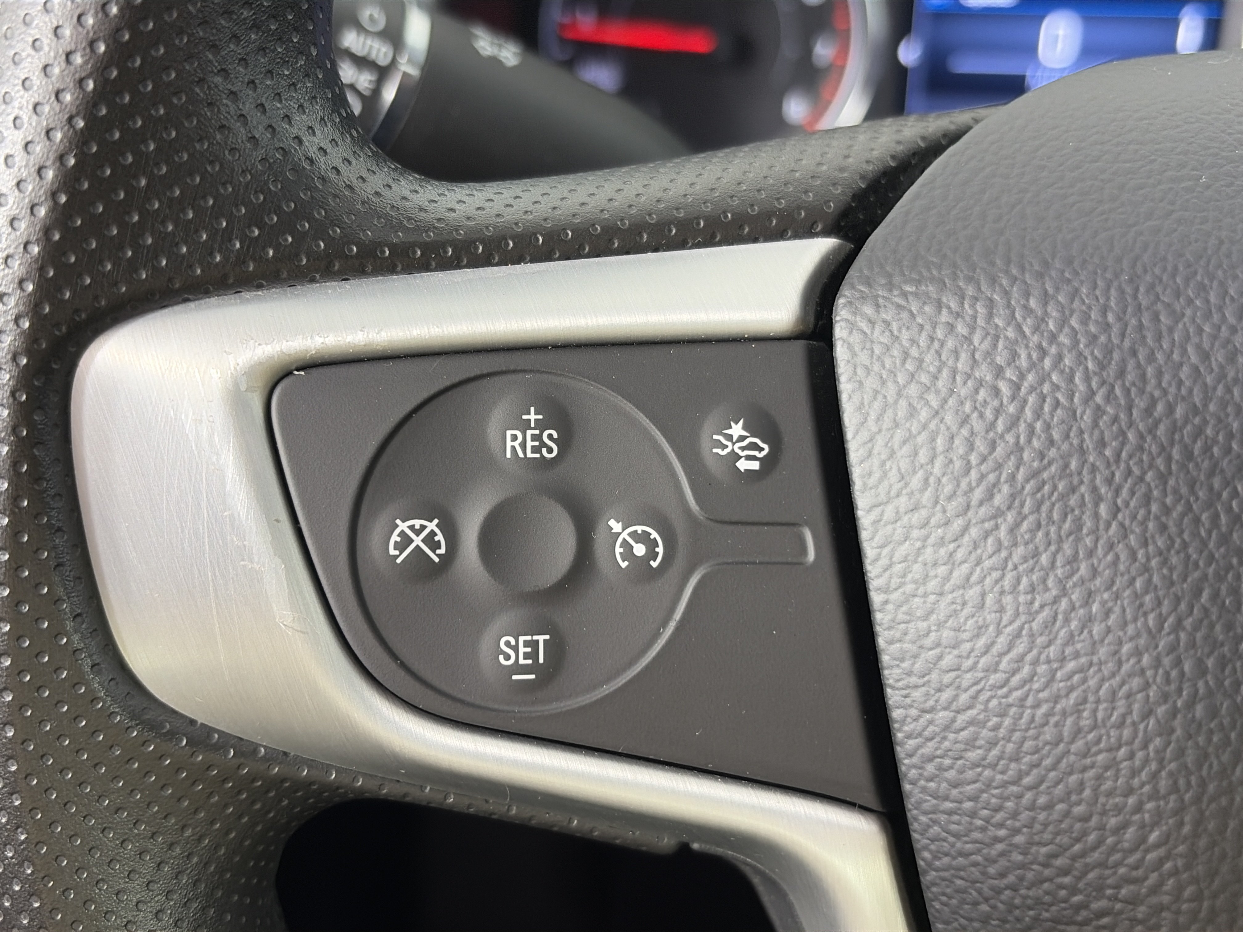 Certified 2023 GMC Acadia SLE FWD image 4