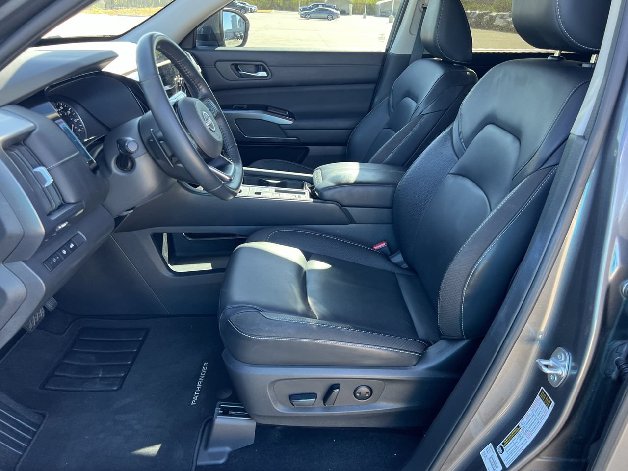 Used 2022 Nissan Pathfinder SL w/ Cargo Package FWD image 6
