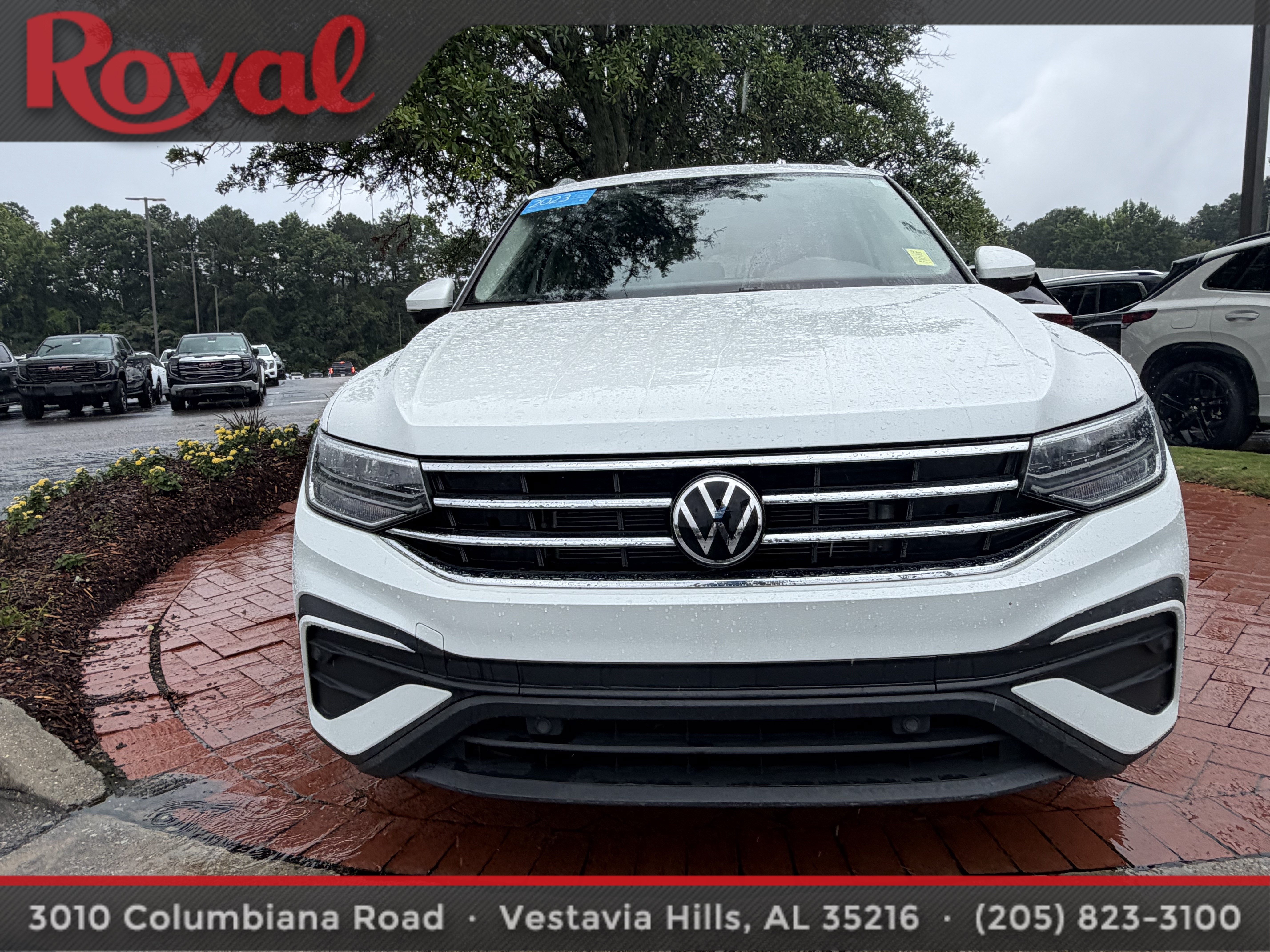 Certified 2023 Volkswagen Tiguan SE w/ Panoramic Sunroof Package FWD image 2