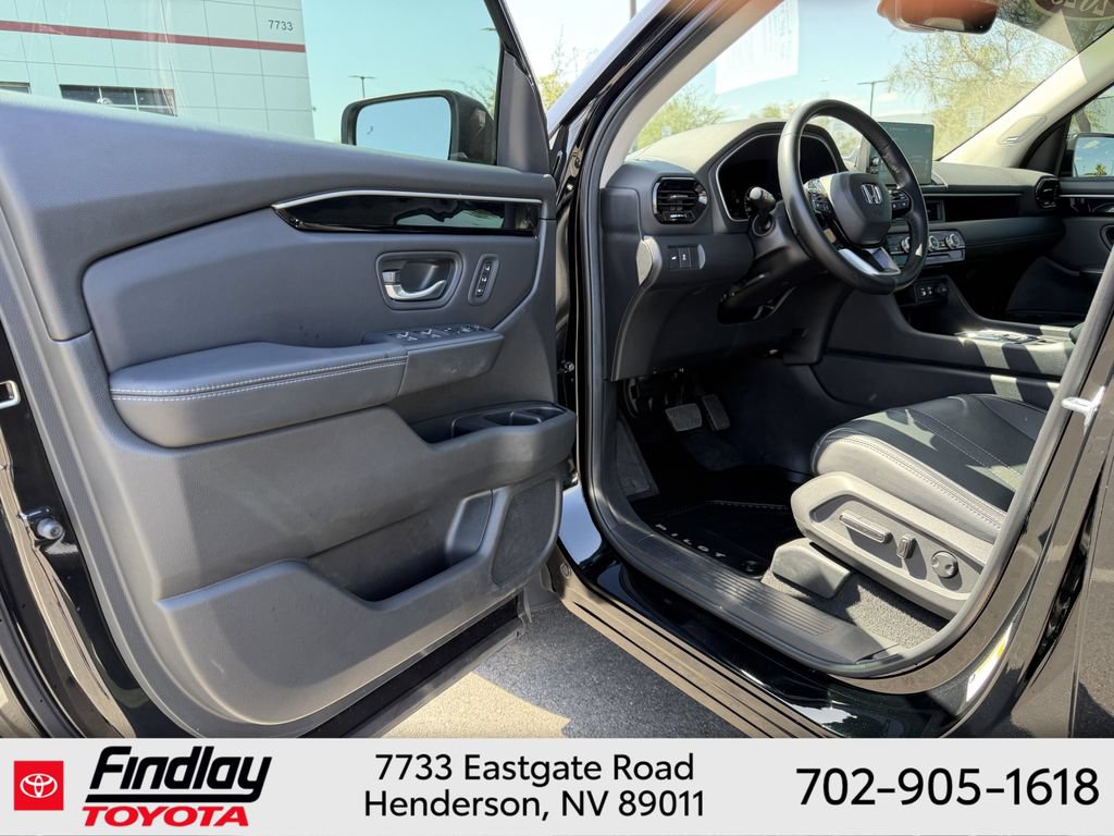 Used 2025 Honda Pilot Touring image 5