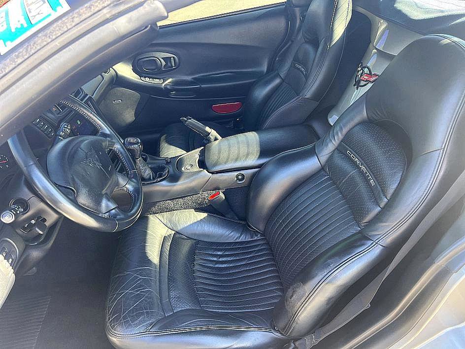 Used 2001 Chevrolet Corvette Convertible w/ Preferred Equipment Group2 image 14