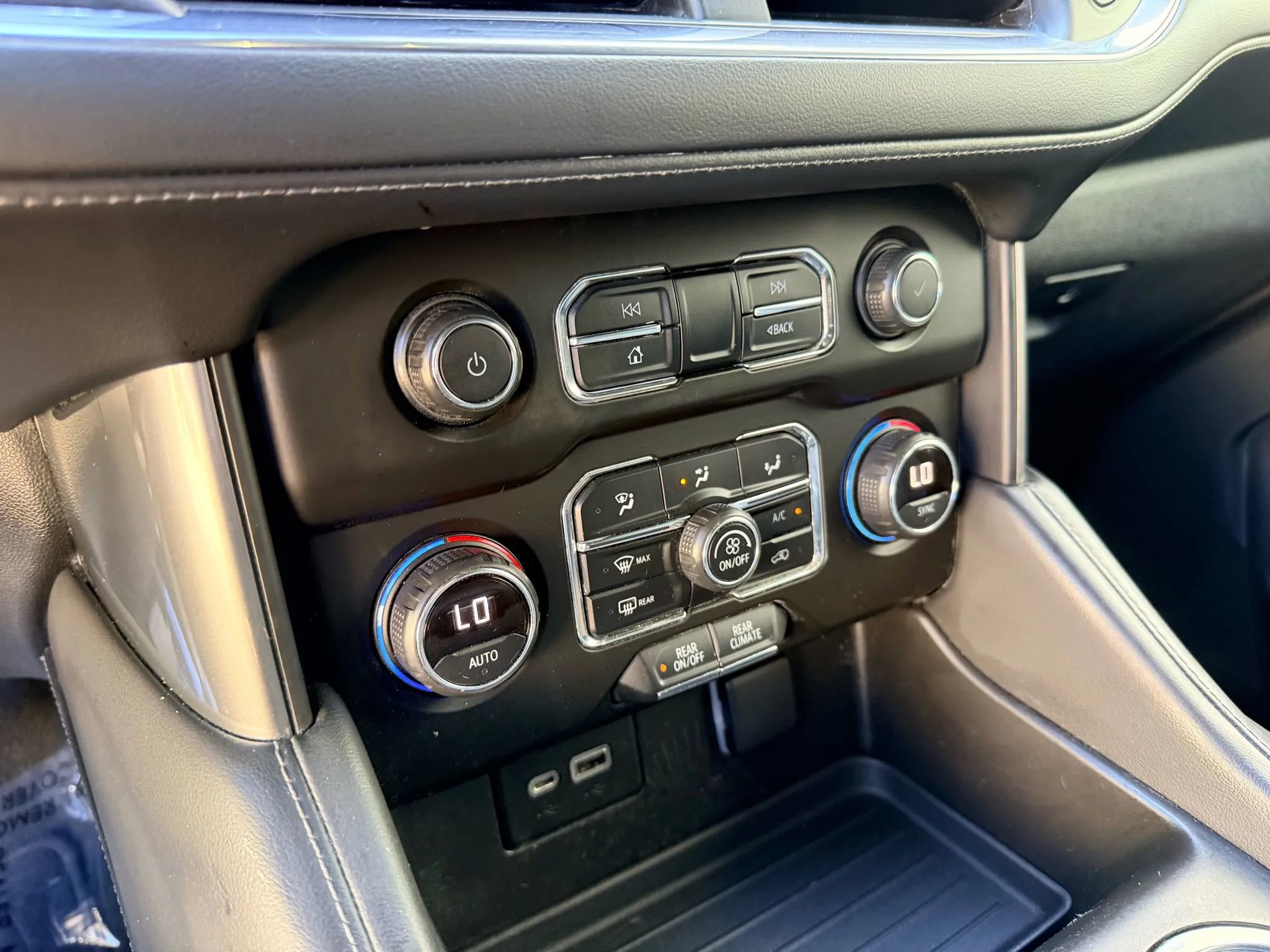 Used 2021 Chevrolet Suburban LS image 22