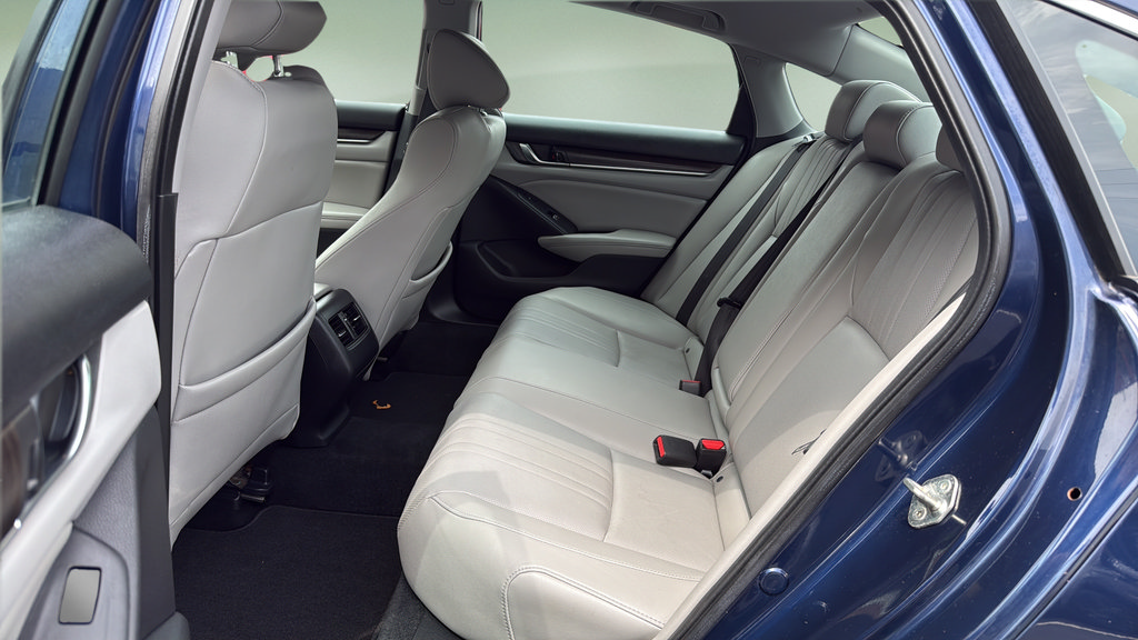 Used 2019 Honda Accord Touring image 16
