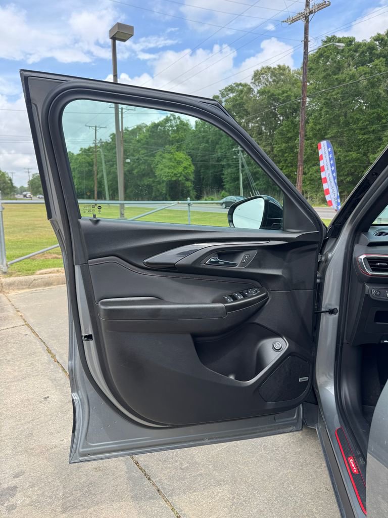 Used 2023 Chevrolet TrailBlazer RS w/ Sun and Liftgate Package FWD image 7