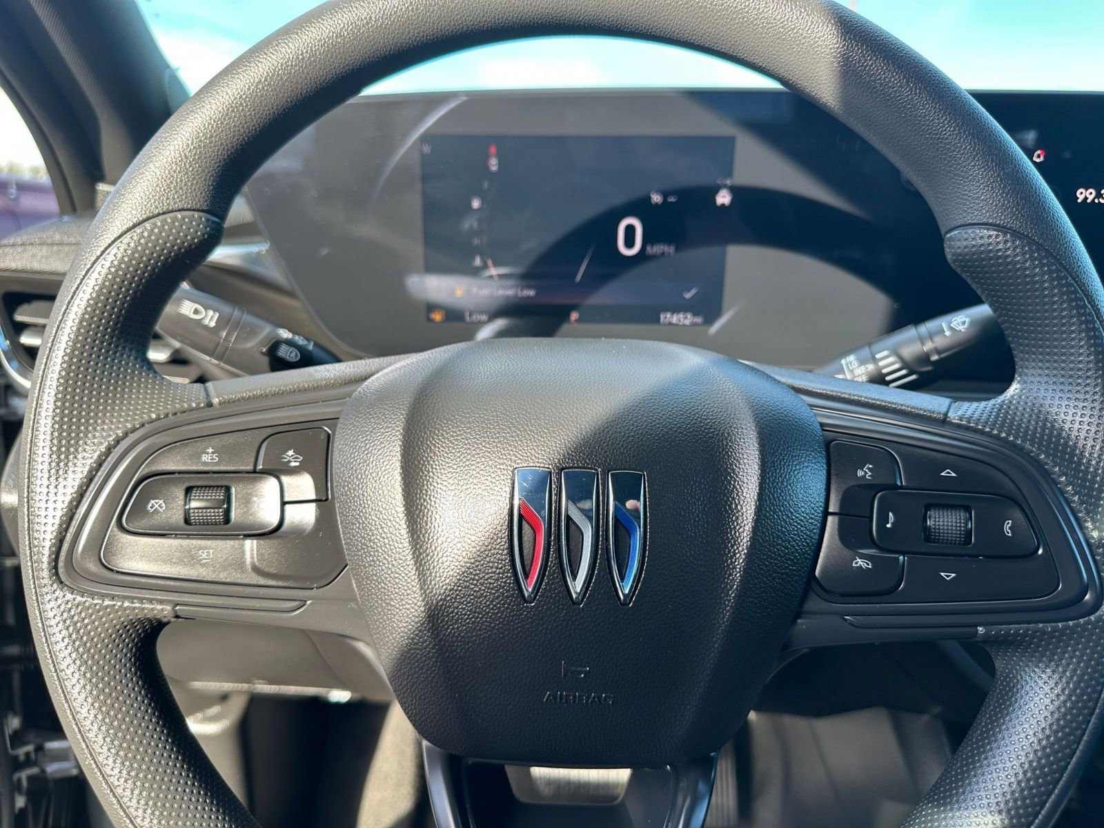 Used 2025 Buick Envista Preferred image 29