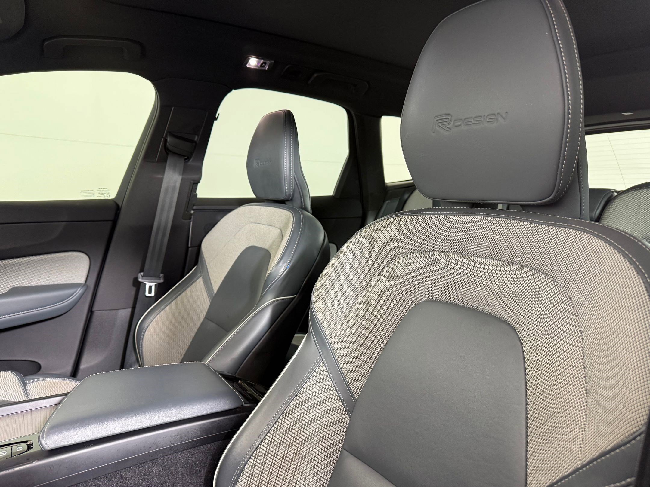 Used 2020 Volvo XC60 T5 R-Design image 26