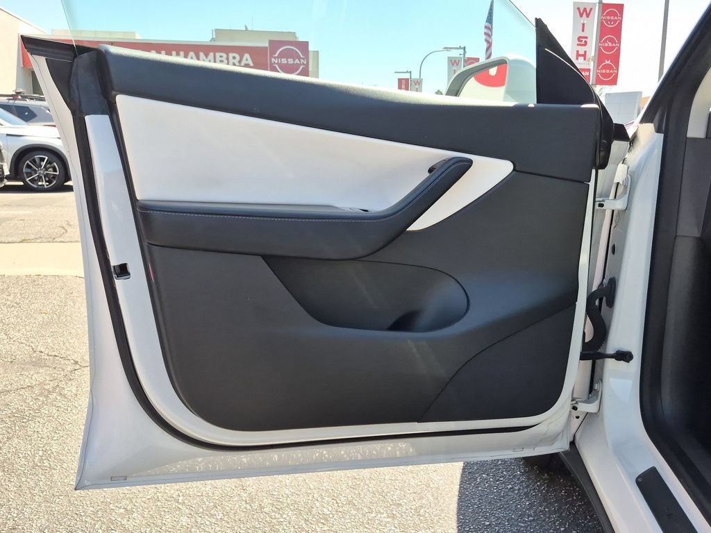 Used 2020 Tesla Model Y Long Range AWD/4WD image 12