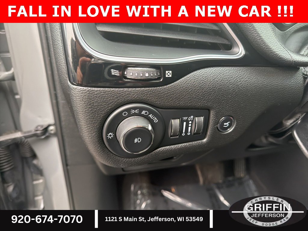 Used 2023 Jeep Cherokee Altitude Lux image 20