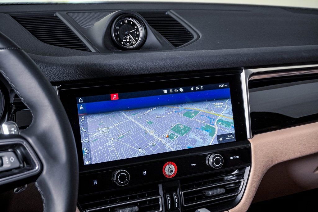 Certified 2025 Porsche Macan image 22