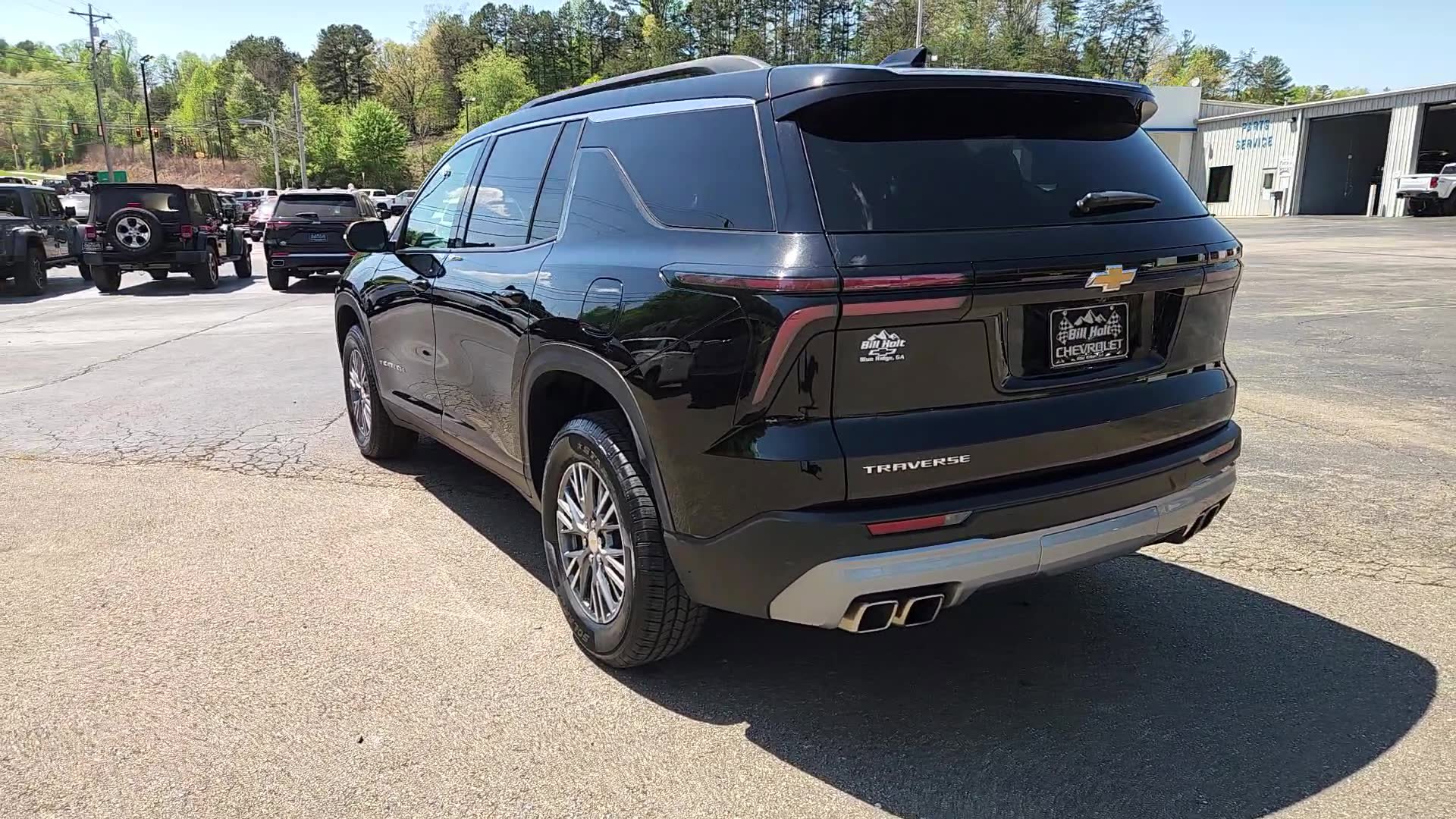 Used 2025 Chevrolet Traverse LT image 3