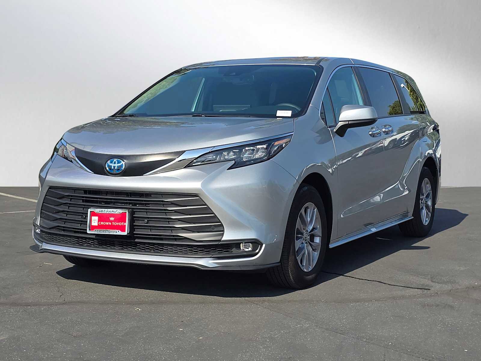 Certified 2025 Toyota Sienna XLE FWD image 7