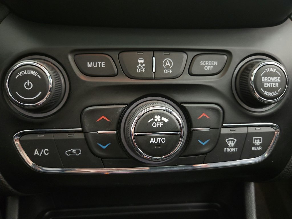 Used 2019 Jeep Cherokee Limited AWD/4WD image 21